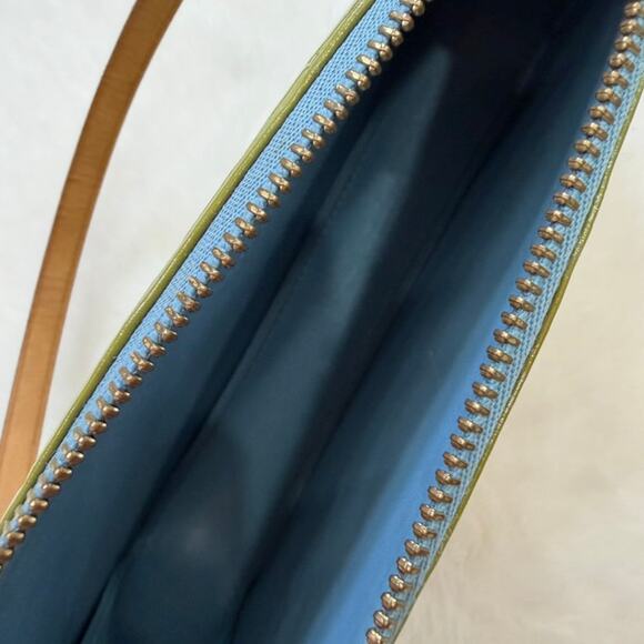 Louis Vuitton Green Vernis hand bag/ pouch - Picture 6 of 7